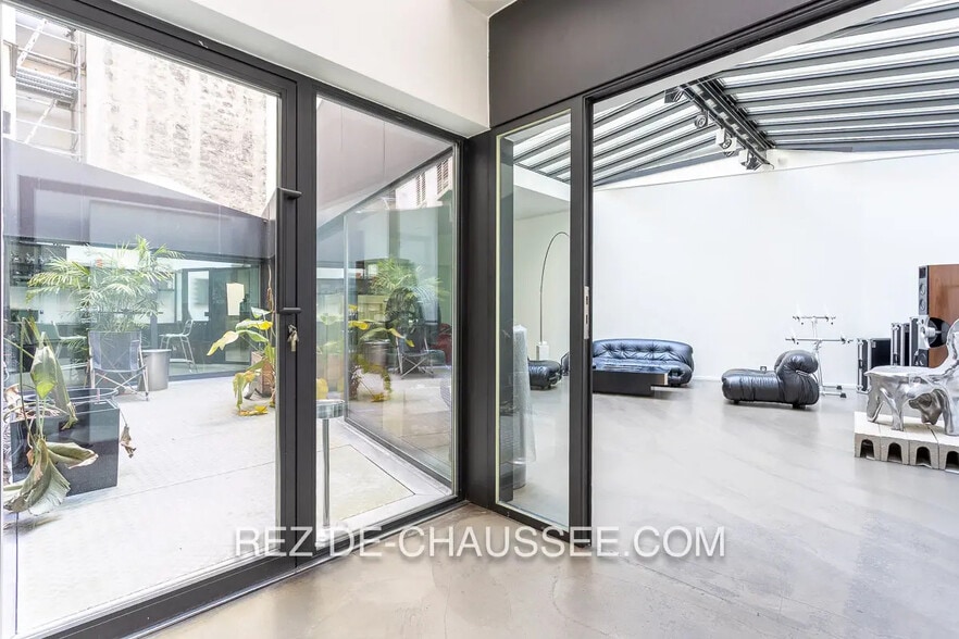 Local commercial dans Paris à vendre - Photo de l’immeuble – Image 2 sur 13