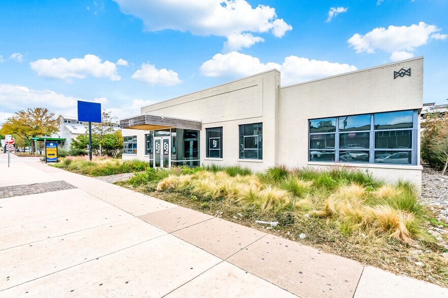 920 Foch St, Fort Worth, TX à louer - Photo de l’immeuble – Image 3 sur 8