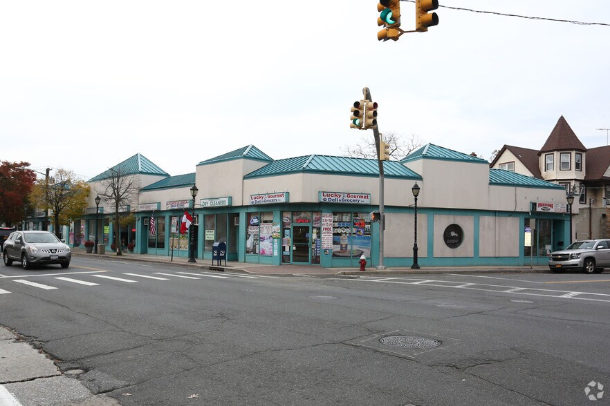2 Centre Ave, East Rockaway, NY à louer - Photo principale – Image 1 sur 21