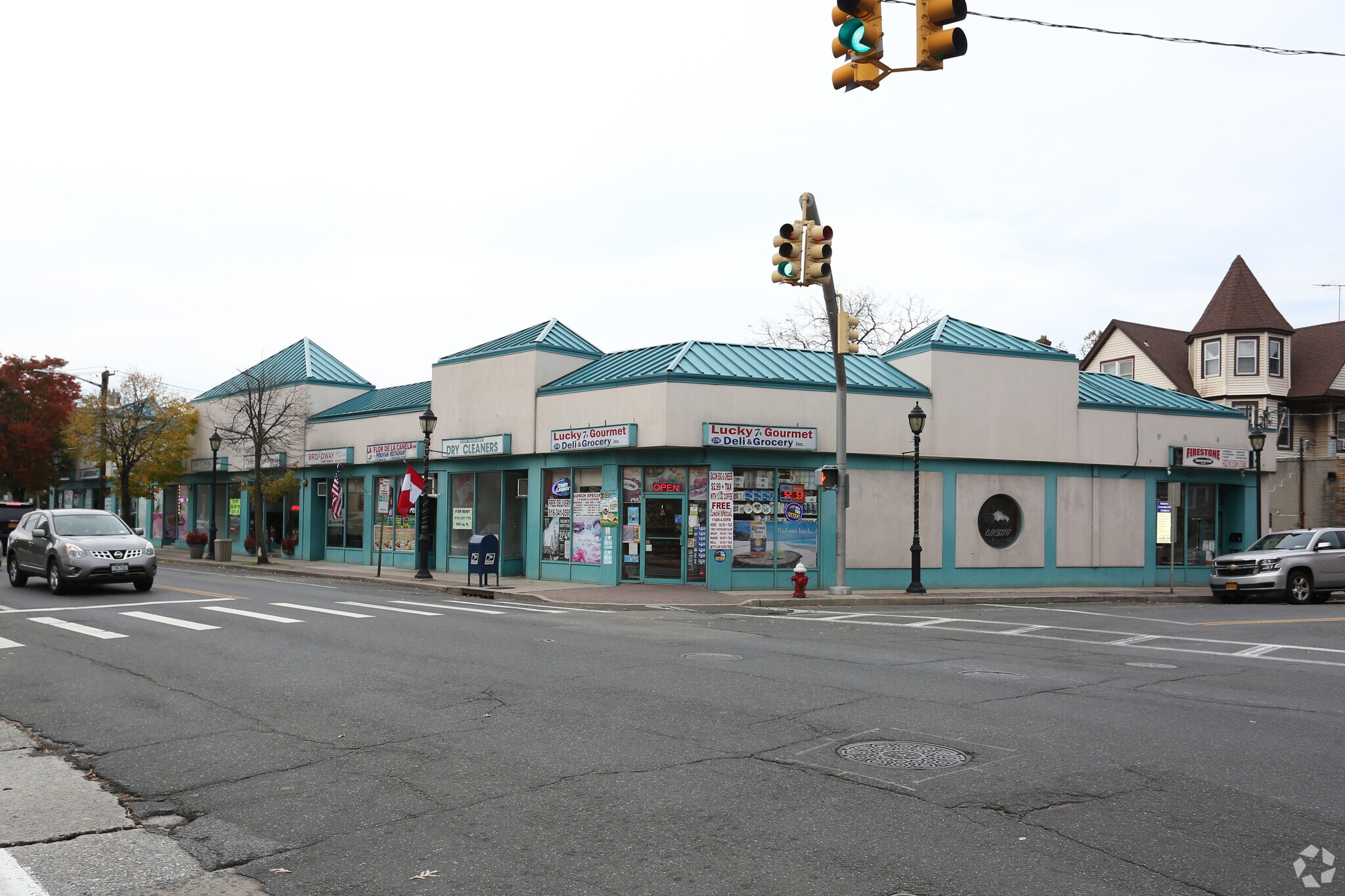 2 Centre Ave, East Rockaway, NY à louer Photo principale– Image 1 sur 22