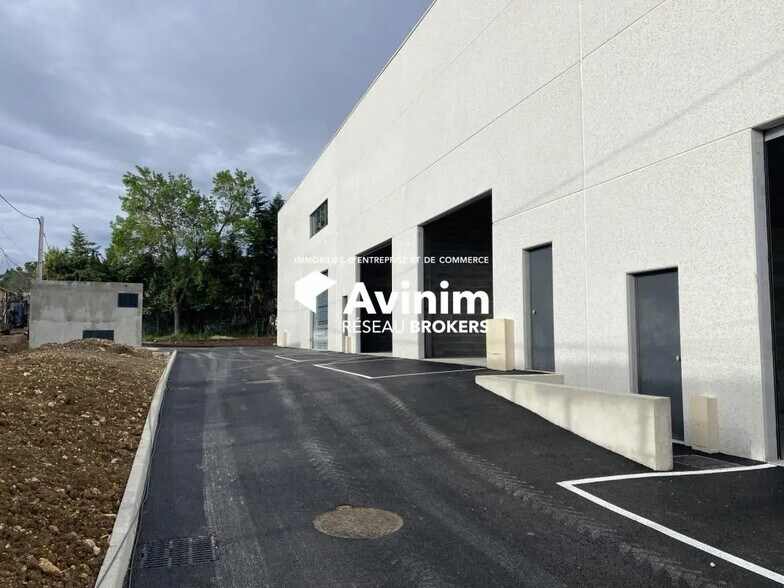 Local d’activités dans Montauroux à louer - Photo de l’immeuble – Image 3 sur 3