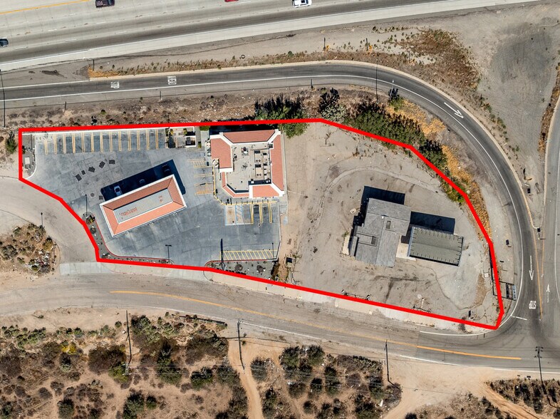 6000 Mariposa Rd, Oak Hills, CA à vendre - Photo de l’immeuble – Image 2 sur 21