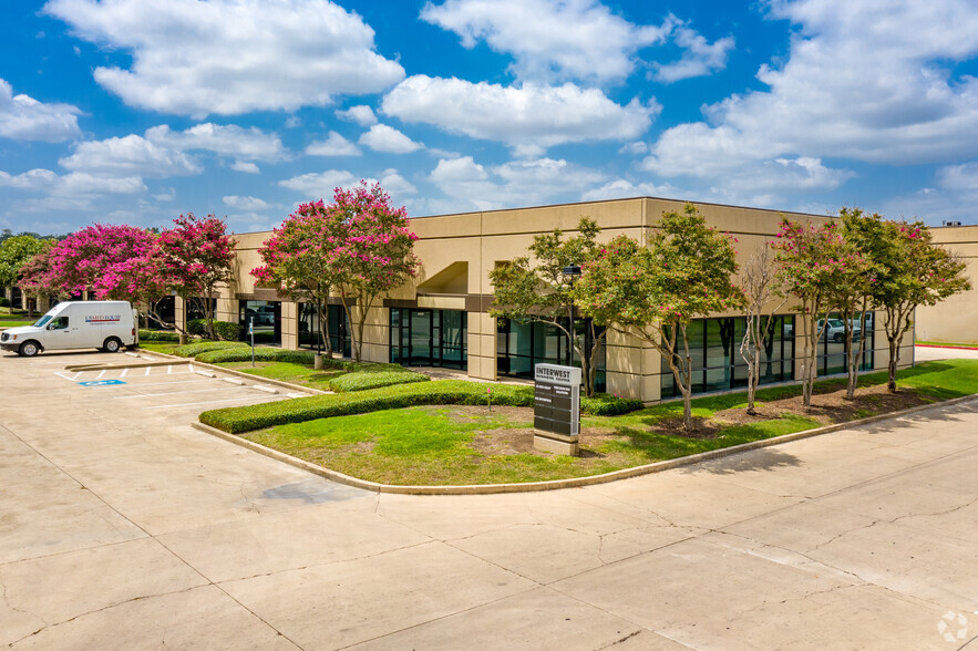 6850-6862 Alamo Downs Pky, San Antonio, TX à louer - Photo de l’immeuble – Image 1 sur 17