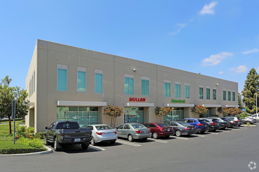 325 N Puente St, Brea, CA à louer - Photo principale – Image 1 sur 19