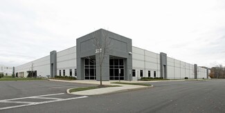 Plus de détails pour 322 Half Acre Rd, Cranbury, NJ - Industriel/Logistique à louer