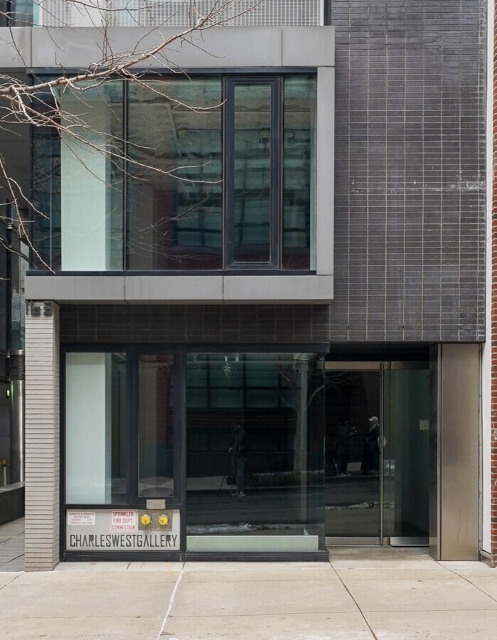 163 Charles St, New York, NY 10014 - Lot Retail -  - Photo intérieure - Image 1 of 7