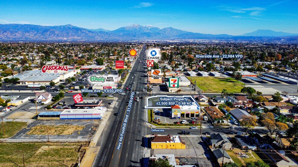 303 W Foothill Blvd, Rialto, CA à louer - Photo de l’immeuble – Image 2 sur 10