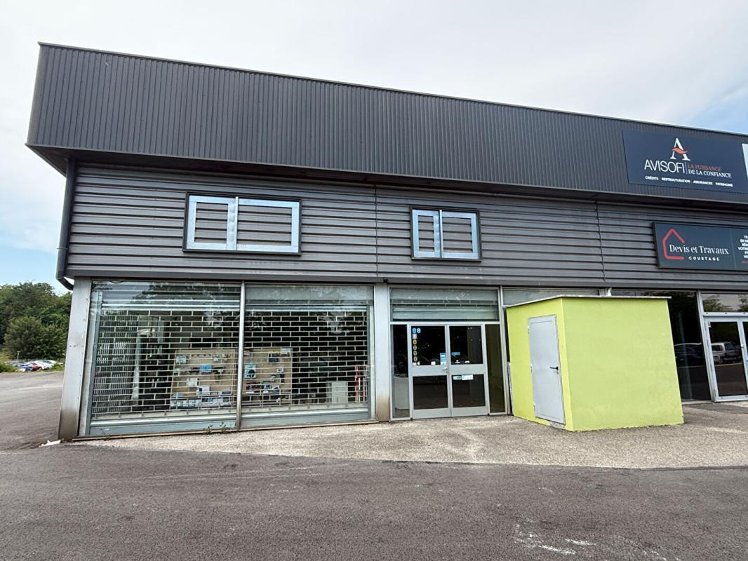 Local commercial dans Besancon à louer Photo de l’immeuble– Image 1 sur 3