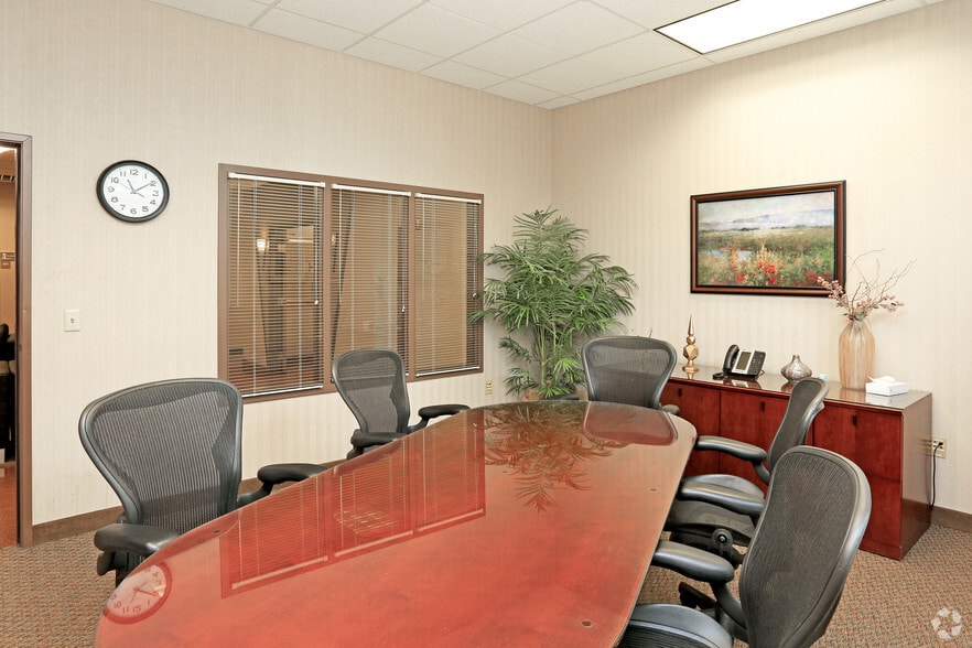 1500 McAndrews Rd W, Burnsville, MN à louer - Photo intérieure – Image 3 sur 25