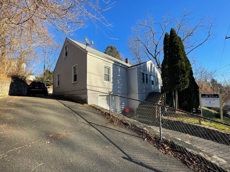80 Niagara St, Waterbury, CT à vendre - Photo de l’immeuble – Image 2 sur 28