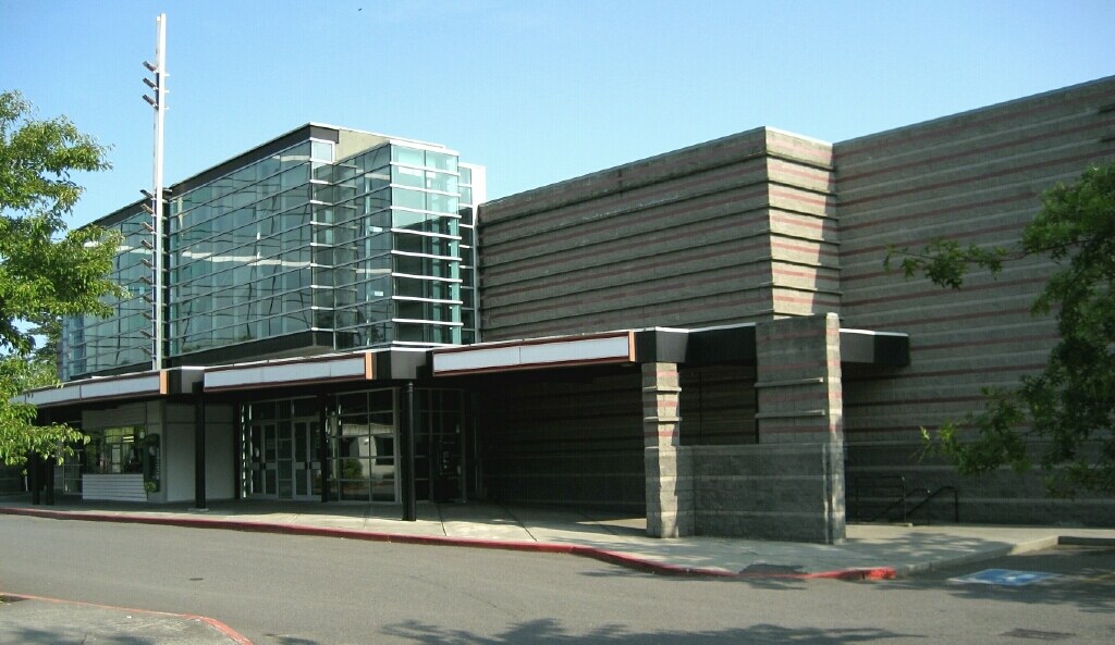 830 SE Everett Mall Way, Everett, WA à louer Photo principale– Image 1 sur 3