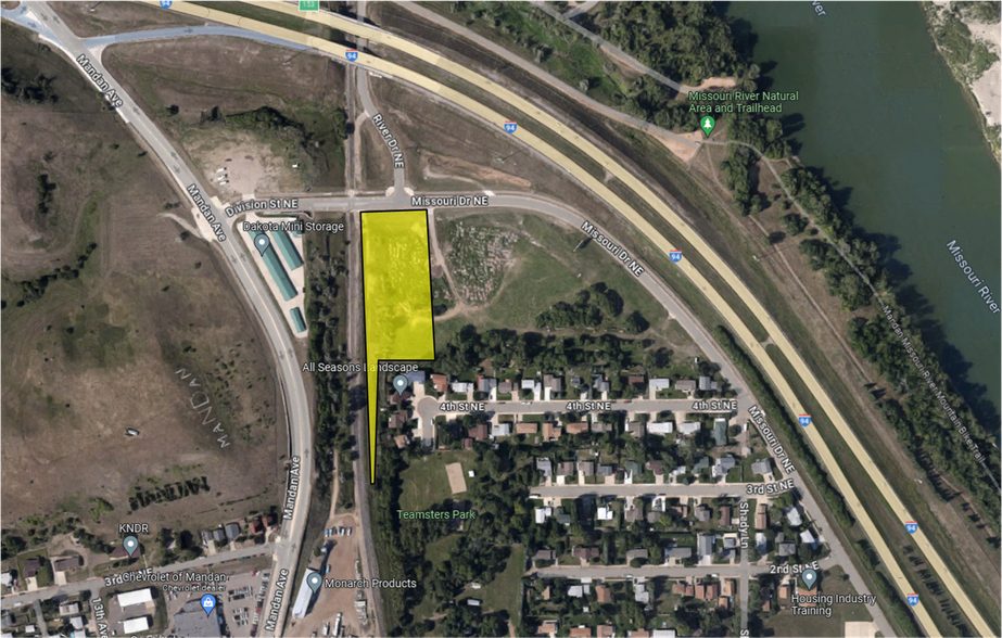825 Missouri Dr. NE dr, Mandan, ND à vendre - Aérien – Image 2 sur 8