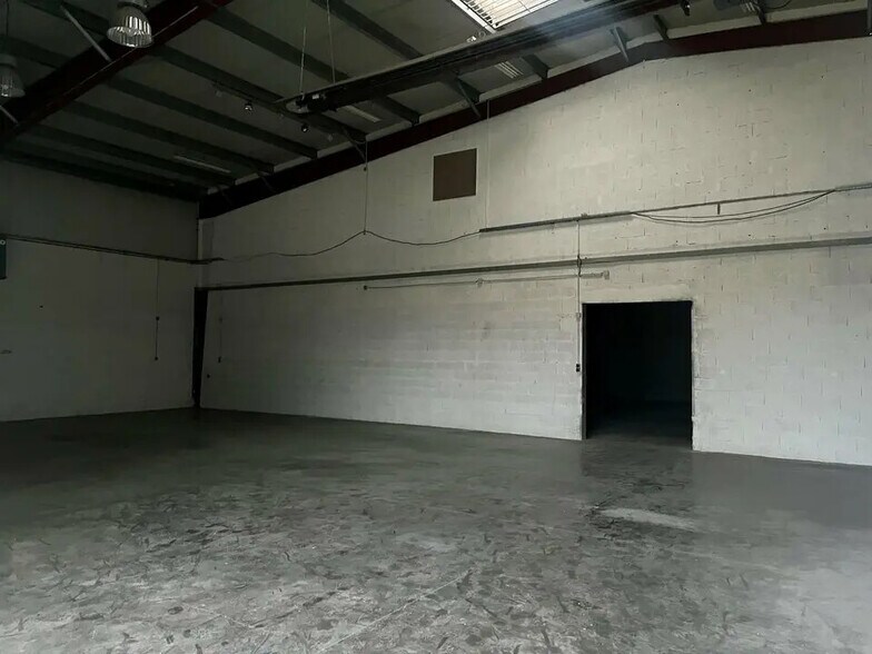 Local d’activités dans Voiron à louer - Photo intérieure – Image 2 sur 5