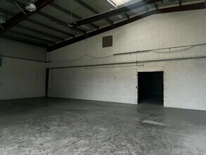 Local d'activités dans Voiron à vendre Photo intérieure– Image 2 sur 5