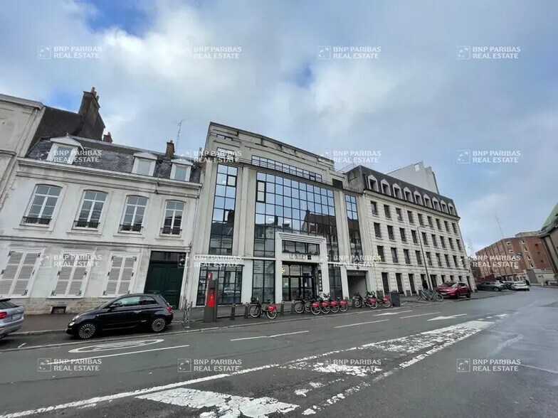 15 Place Aux Bleuets, Lille à louer - Photo de l’immeuble – Image 2 sur 22