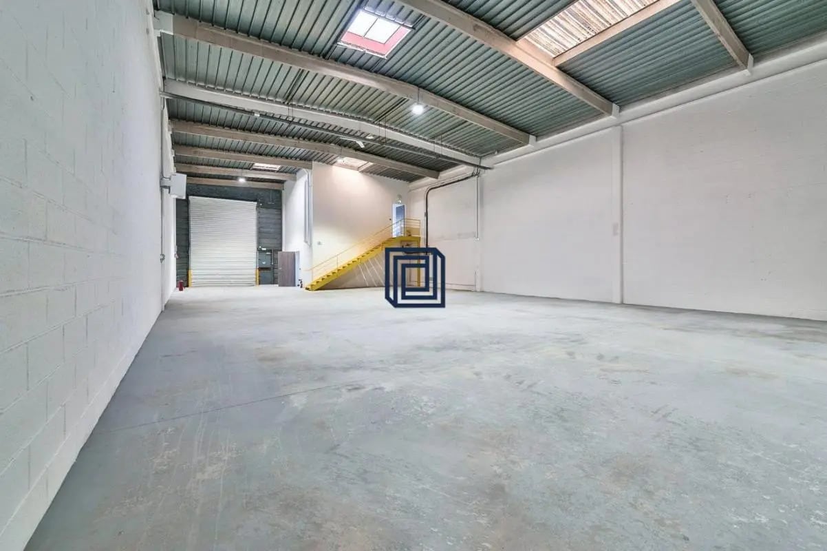 Industriel/Logistique dans Torcy à louer Photo de l’immeuble– Image 1 sur 5