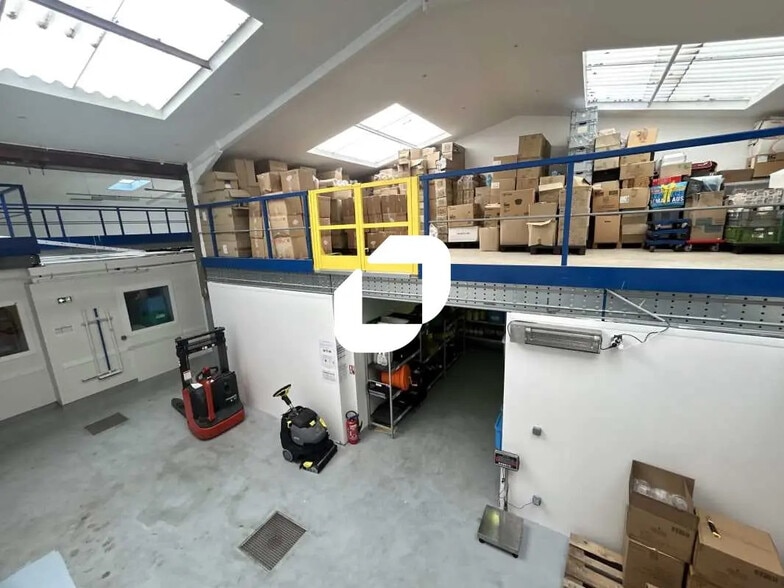 Local d’activités dans Eaubonne à louer - Photo de l’immeuble – Image 2 sur 20