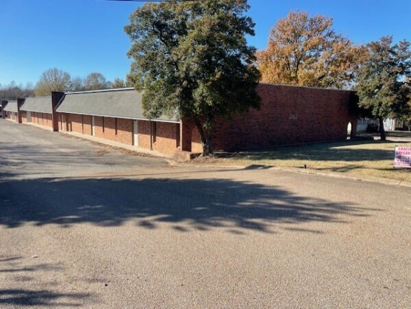 2112 Hollywood Dr, Jackson, TN à vendre - Photo de l’immeuble – Image 1 sur 21