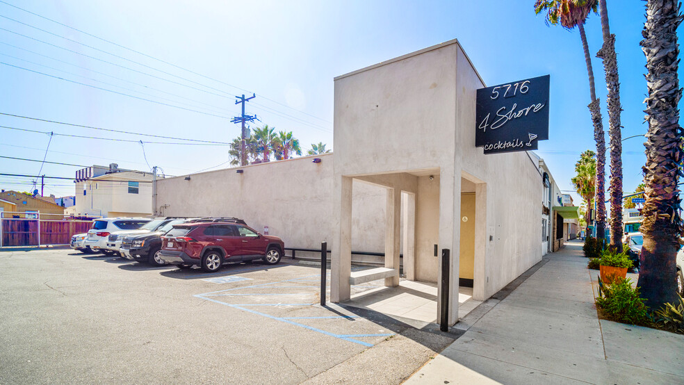 5716 E 2nd St, Long Beach, CA à vendre - Photo de l’immeuble – Image 1 sur 30
