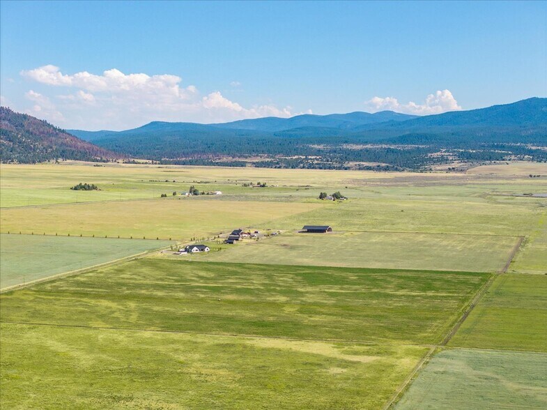 56087 US 395, Davis Creek, CA à vendre - Photo de l’immeuble – Image 3 sur 99