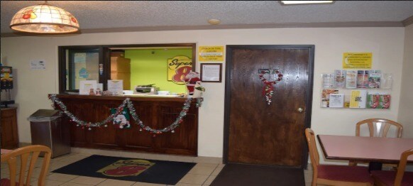 4848 Towne Centre Rd, Saginaw, MI à vendre - Photo intérieure – Image 2 sur 4