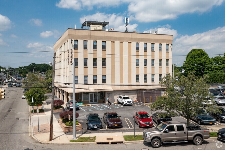 3375 Park Ave, Wantagh, NY à louer - Photo principale – Image 1 sur 9