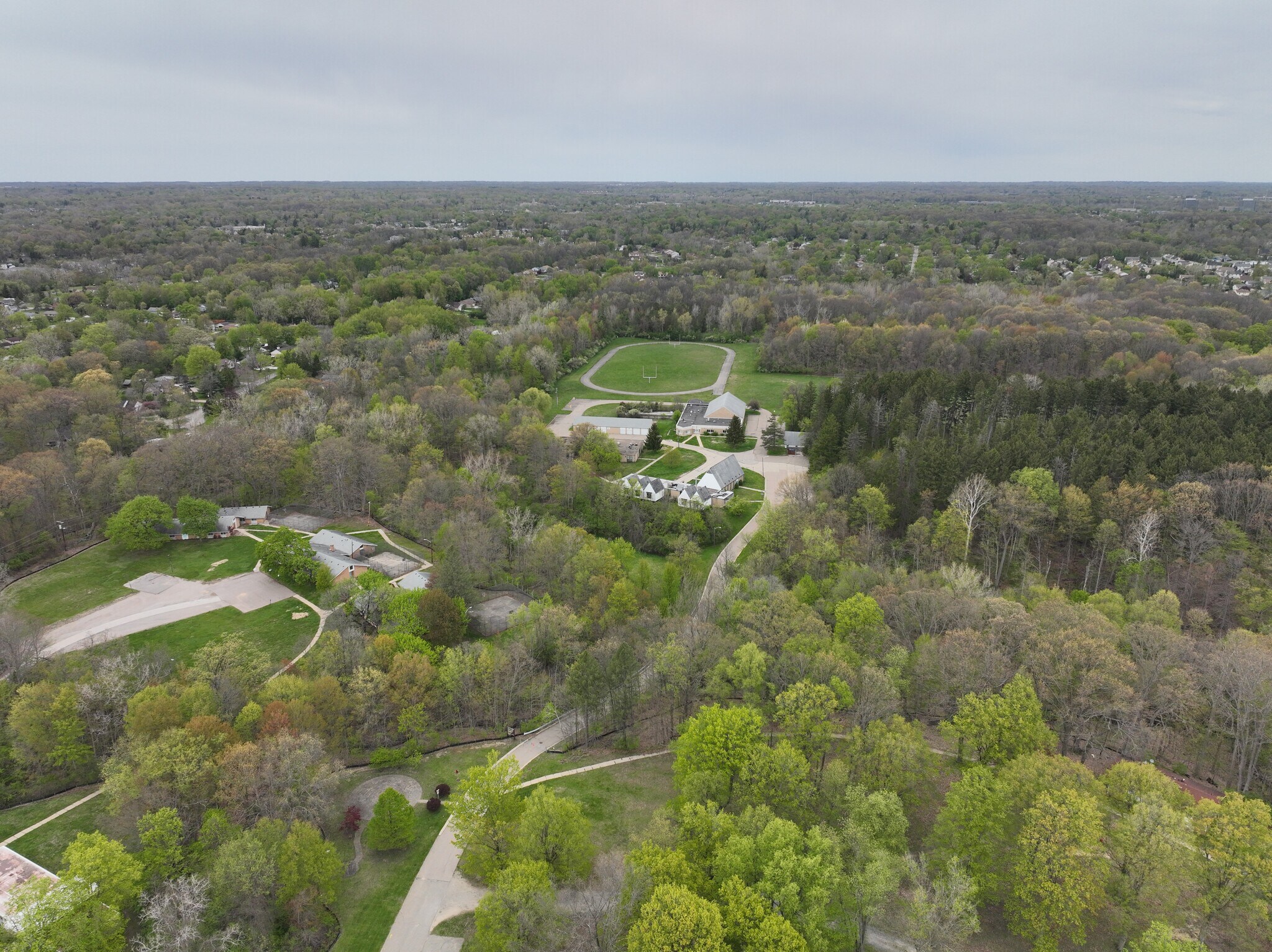 28000 W Nine Mile Rd, Farmington Hills, MI à vendre Photo de l’immeuble– Image 1 sur 2