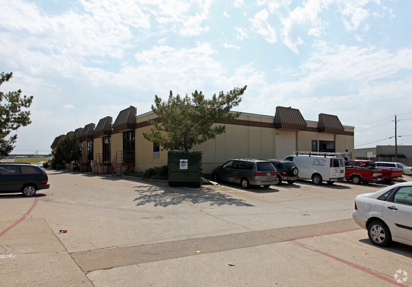 1035 N Interstate 35 E, Carrollton, TX à louer - Photo principale – Image 1 sur 5