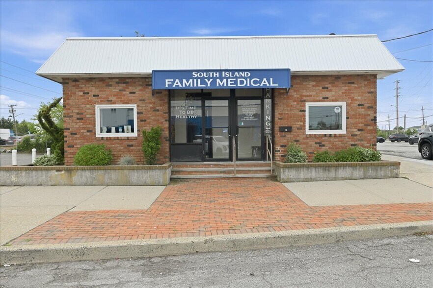 3 California Pl S, Island Park, NY à vendre - Photo principale – Image 1 sur 21