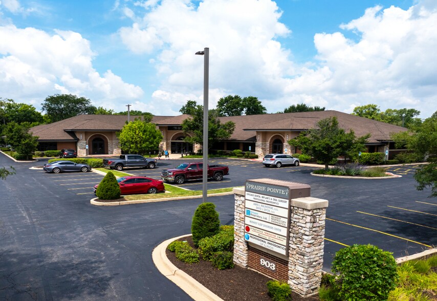 903 N 129th Infantry Dr, Joliet, IL à vendre - Photo de l’immeuble – Image 2 sur 7