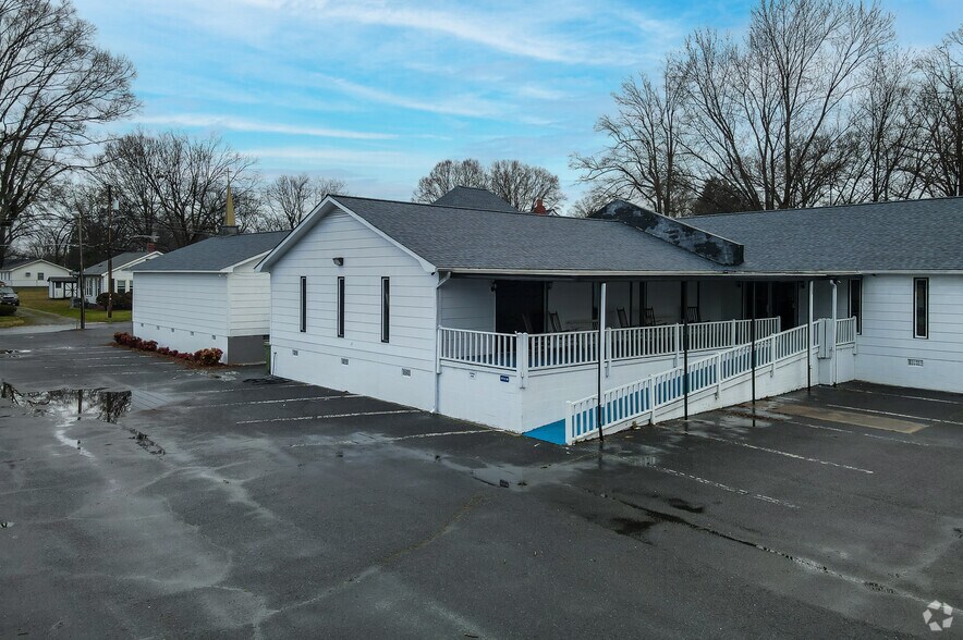 127 W Statesville Ave, Mooresville, NC à vendre - Photo de l’immeuble – Image 3 sur 18