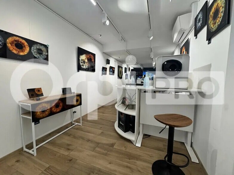 Local commercial dans La Rochelle à louer - Photo de l’immeuble – Image 2 sur 9