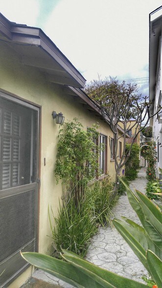 1115 Ocean Ave, Seal Beach, CA à vendre - Photo de l’immeuble – Image 1 sur 32