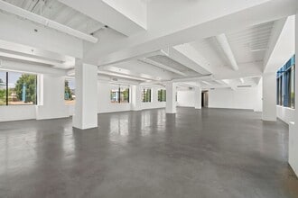 9975 Santa Monica Blvd, Beverly Hills, CA à louer Photo intérieure– Image 2 sur 7