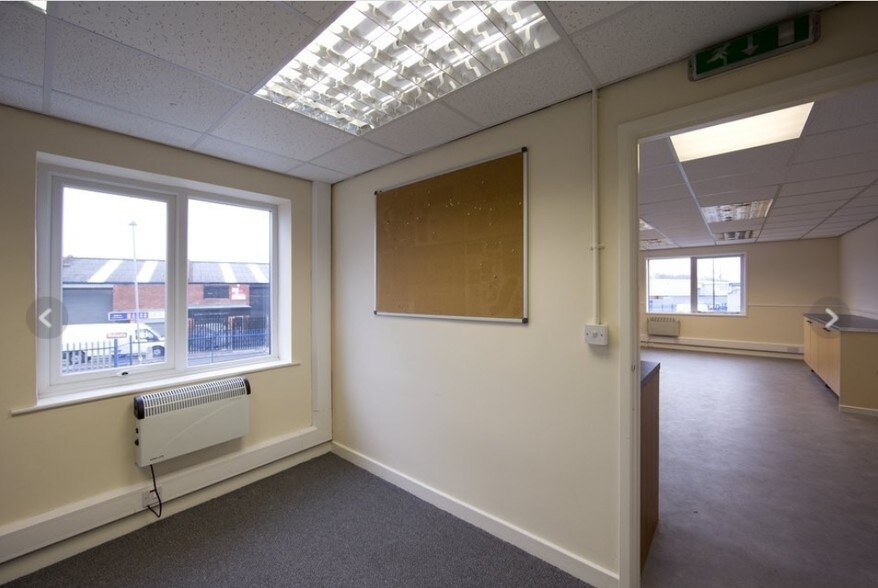 Lotherton Way, Leeds à louer - Photo de l’immeuble – Image 2 sur 13