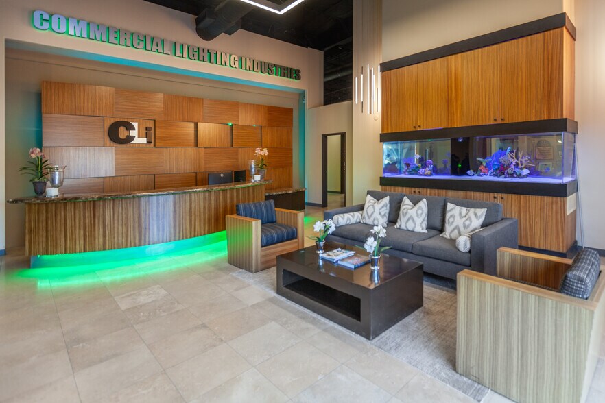 81161 Indio Blvd, Indio, CA à louer - Hall d’entrée – Image 1 sur 18