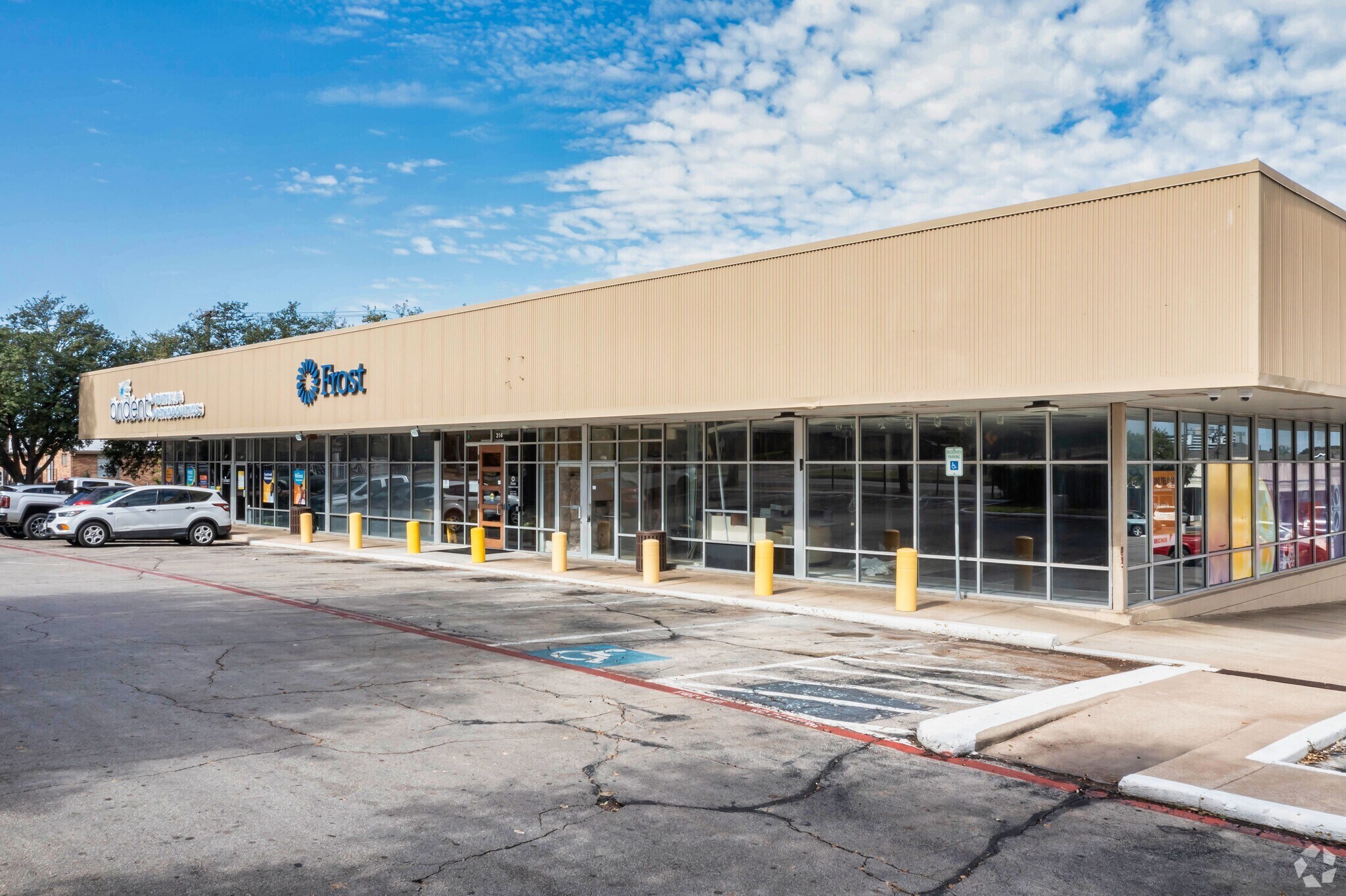 2550-2627 Jefferson Blvd, Dallas, TX à louer Photo de l’immeuble– Image 1 sur 8