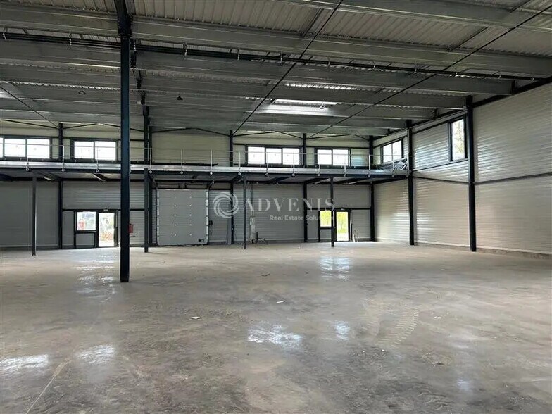 Local d’activités dans Joué-lès-Tours à louer - Photo de l’immeuble – Image 1 sur 6