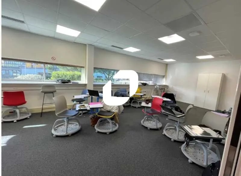 Bureau dans Bordeaux à louer - Photo de l’immeuble – Image 3 sur 8