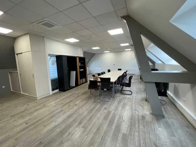 Bureau dans Beauvais à louer - Photo de l’immeuble – Image 2 sur 10