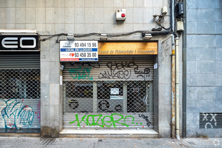 Immeuble residentiel dans Barcelone, Barcelona à vendre - Photo de l’immeuble – Image 2 sur 2