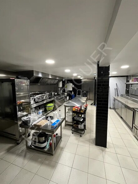 Local commercial dans Sainte-Geneviève-des-Bois à vendre - Photo de l’immeuble – Image 3 sur 4