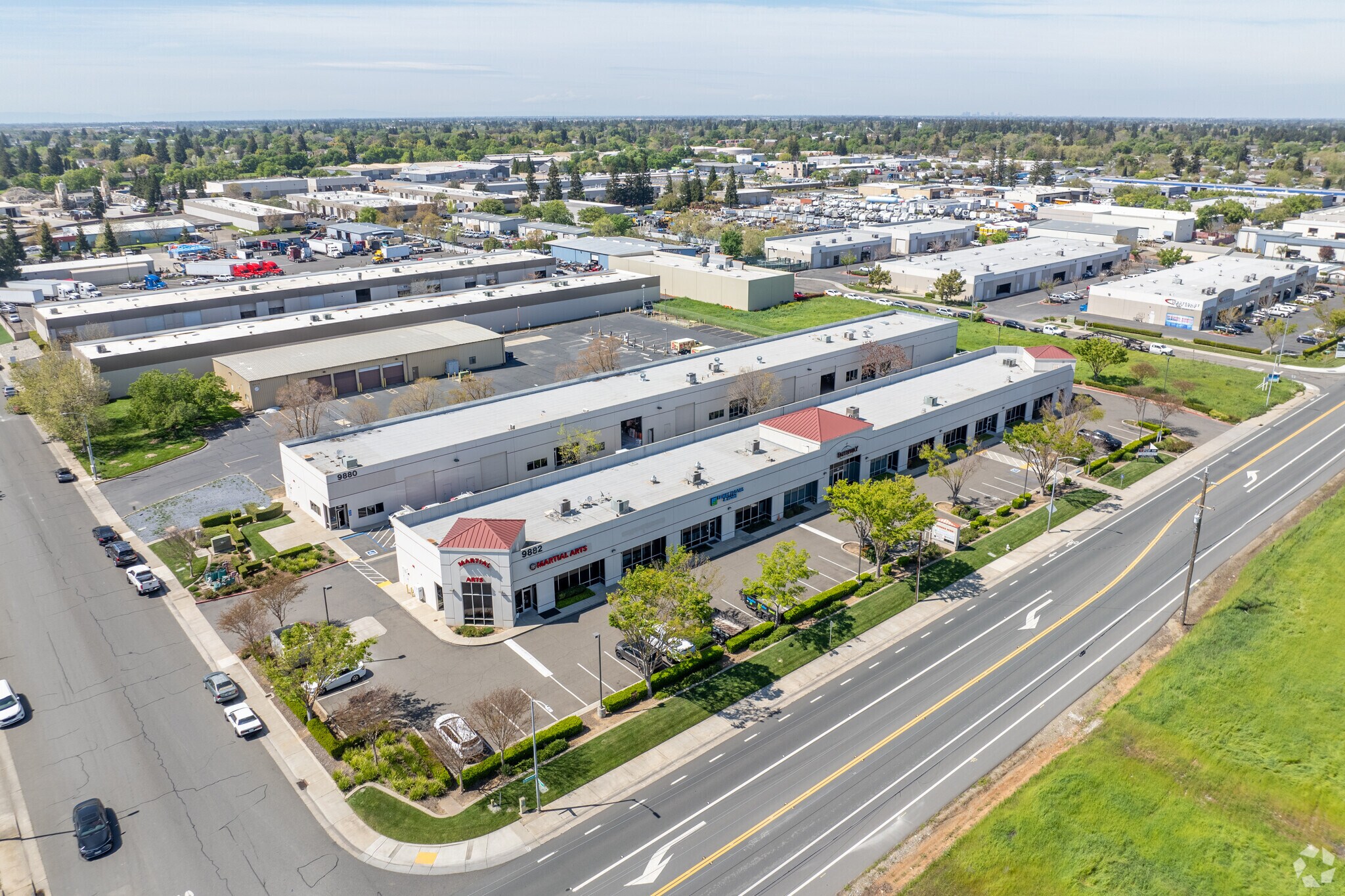 9880 Waterman Rd, Elk Grove, CA à louer Photo principale– Image 1 sur 8