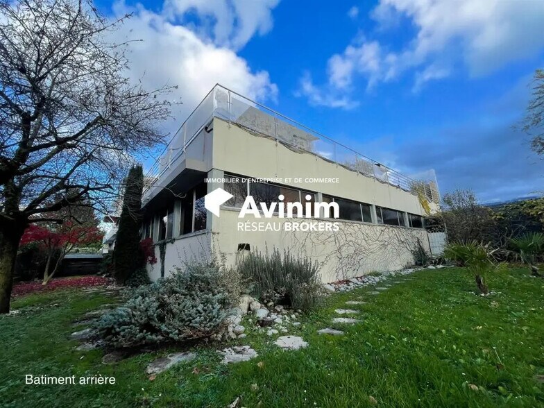 Local d'activités dans Annemasse à vendre - Photo de l’immeuble – Image 2 sur 9