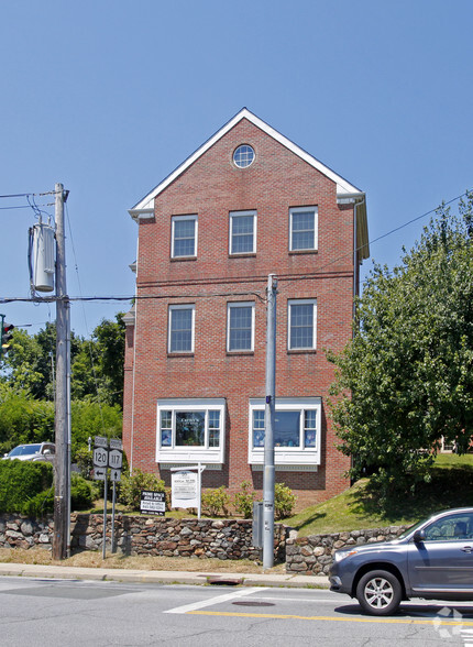 16 S Bedford Rd, Chappaqua, NY à louer - Photo de l’immeuble – Image 2 sur 2
