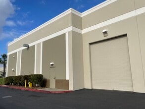 1350-1358 S Ritchey St, Santa Ana, CA à louer Photo intérieure– Image 2 sur 3