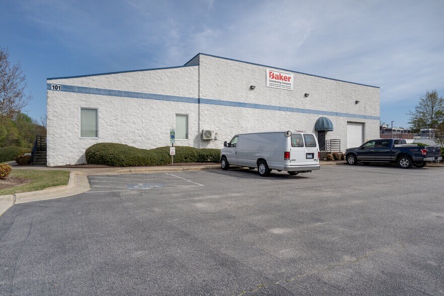 101 Patrick Ct, Rocky Mount, NC à vendre - Photo de l’immeuble – Image 1 sur 24