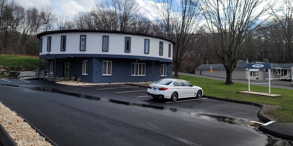2030 Straits Tpke, Middlebury, CT à louer - Photo de l’immeuble – Image 2 sur 5