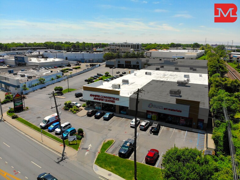 168 Glen Cove Rd, Carle Place, NY à louer - Photo de l’immeuble – Image 1 sur 27
