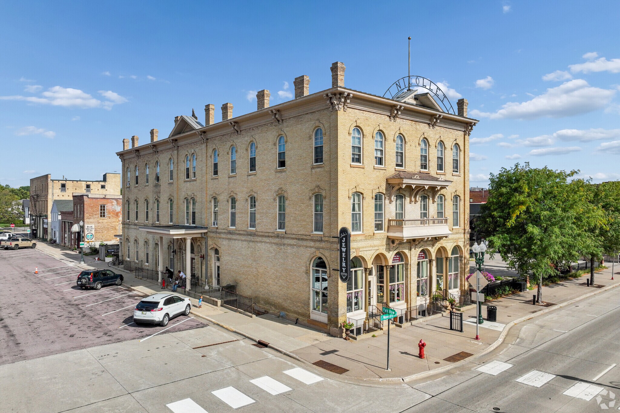 122 S Minnesota Ave, Saint Peter, MN à vendre Photo de l’immeuble– Image 1 sur 29